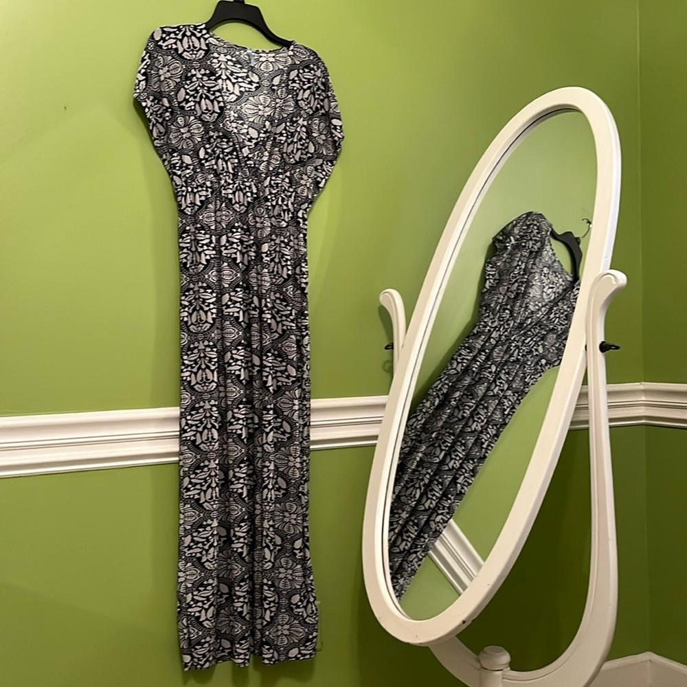 EUC Isla Breeze Black and White Maxi